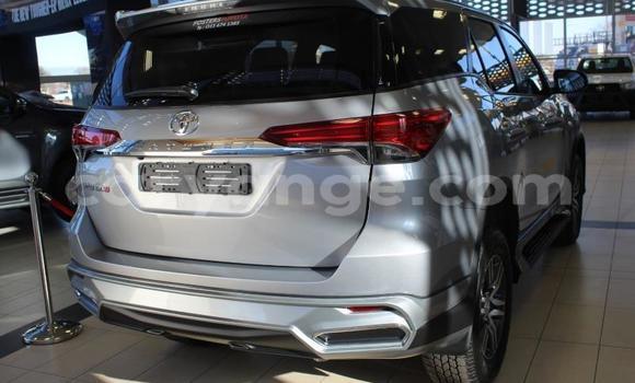 Acheter Occasion Voiture Toyota Fortuner Gris à Karasburg, Karas Acheter Occasion Voiture Toyota Fortuner Gris à Karasburg, Karas