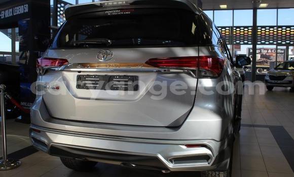 Acheter Occasion Voiture Toyota Fortuner Gris à Karasburg, Karas Acheter Occasion Voiture Toyota Fortuner Gris à Karasburg, Karas
