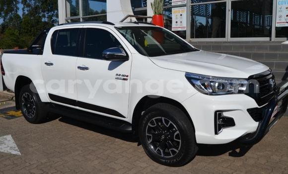 Buy Used Toyota Hilux White Car in Karasburg in Karas