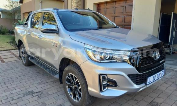 Buy Used Toyota Hilux Silver Car in Gobabis in Omaheke