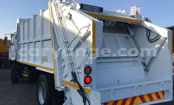 Acheter Occasion Utilitaire Nissan UD Blanc à Gobabis, Omaheke Acheter Occasion Utilitaire Nissan UD Blanc à Gobabis, Omaheke