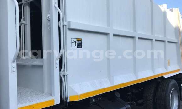 Acheter Occasion Utilitaire Nissan UD Blanc à Gobabis, Omaheke Acheter Occasion Utilitaire Nissan UD Blanc à Gobabis, Omaheke