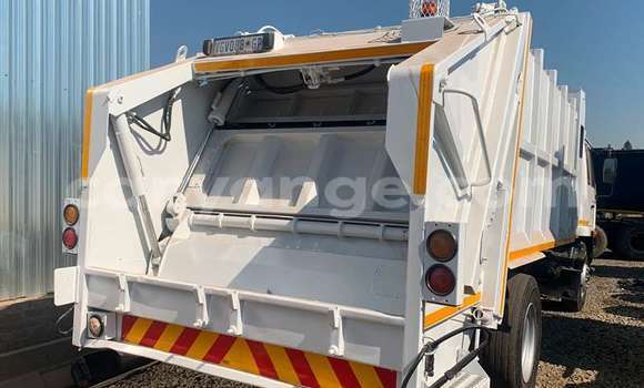 Acheter Occasion Utilitaire Nissan UD Blanc à Gobabis, Omaheke Acheter Occasion Utilitaire Nissan UD Blanc à Gobabis, Omaheke