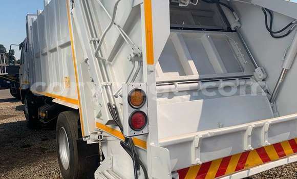 Acheter Occasion Utilitaire Nissan UD Blanc à Gobabis, Omaheke Acheter Occasion Utilitaire Nissan UD Blanc à Gobabis, Omaheke