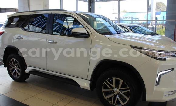 Acheter Occasion Voiture Toyota Fortuner Blanc à Gobabis, Omaheke Acheter Occasion Voiture Toyota Fortuner Blanc à Gobabis, Omaheke