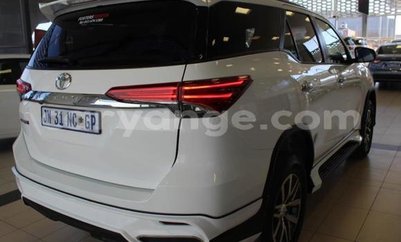 Acheter Occasion Voiture Toyota Fortuner Blanc à Gobabis, Omaheke Acheter Occasion Voiture Toyota Fortuner Blanc à Gobabis, Omaheke