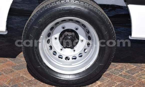 Acheter Occasion Voiture IVECO Massif Blanc à Windhoek, Namibie Acheter Occasion Voiture IVECO Massif Blanc à Windhoek, Namibie