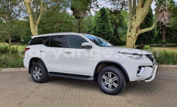 Buy Used Toyota Fortuner White Car in Gobabis in Omaheke Buy Used Toyota Fortuner White Car in Gobabis in Omaheke