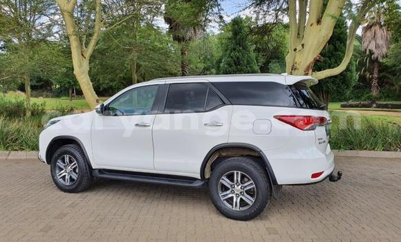 Buy Used Toyota Fortuner White Car in Gobabis in Omaheke Buy Used Toyota Fortuner White Car in Gobabis in Omaheke