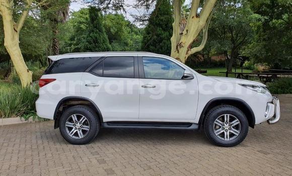 Buy Used Toyota Fortuner White Car in Gobabis in Omaheke Buy Used Toyota Fortuner White Car in Gobabis in Omaheke