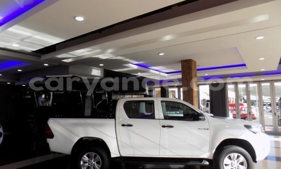 Buy Used Toyota Hilux White Car in Gobabis in Omaheke