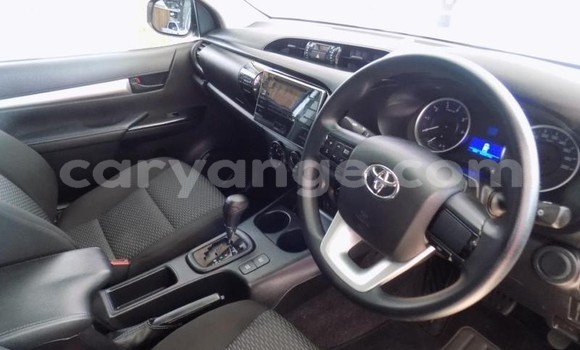 Buy Used Toyota Hilux White Car in Gobabis in Omaheke Buy Used Toyota Hilux White Car in Gobabis in Omaheke