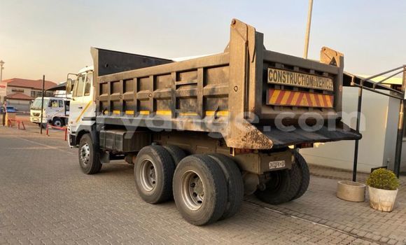 Acheter Occasion Utilitaire Nissan UD Blanc à Windhoek, Namibie Acheter Occasion Utilitaire Nissan UD Blanc à Windhoek, Namibie