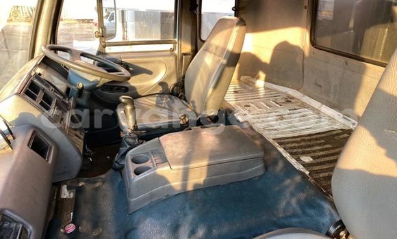 Acheter Occasion Utilitaire Nissan UD Blanc à Windhoek, Namibie Acheter Occasion Utilitaire Nissan UD Blanc à Windhoek, Namibie