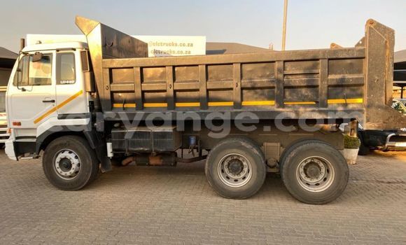 Acheter Occasion Utilitaire Nissan UD Blanc à Windhoek, Namibie Acheter Occasion Utilitaire Nissan UD Blanc à Windhoek, Namibie