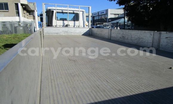 Acheter Occasion Utilitaire Nissan UD Blanc à Windhoek, Namibie Acheter Occasion Utilitaire Nissan UD Blanc à Windhoek, Namibie