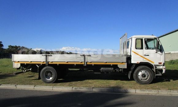 Acheter Occasion Utilitaire Nissan UD Blanc à Windhoek, Namibie Acheter Occasion Utilitaire Nissan UD Blanc à Windhoek, Namibie