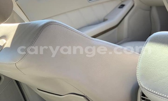 Acheter Occasion Voiture Mercedes-Benz E-klasse Bleu à Windhoek, Namibie Acheter Occasion Voiture Mercedes-Benz E-klasse Bleu à Windhoek, Namibie