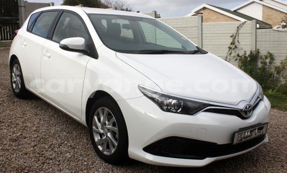 Buy Used Toyota Auris White Car in Gobabis in Omaheke