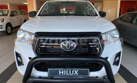 Buy Used Toyota Hilux White Car in Gobabis in Omaheke