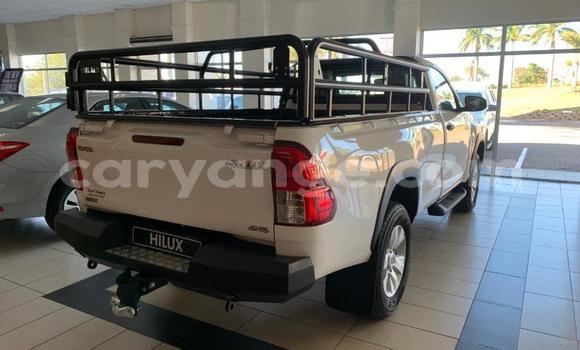 Buy Used Toyota Hilux White Car in Gobabis in Omaheke Buy Used Toyota Hilux White Car in Gobabis in Omaheke