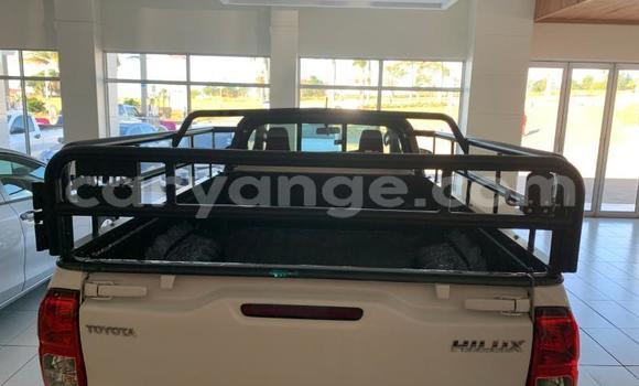 Buy Used Toyota Hilux White Car in Gobabis in Omaheke Buy Used Toyota Hilux White Car in Gobabis in Omaheke