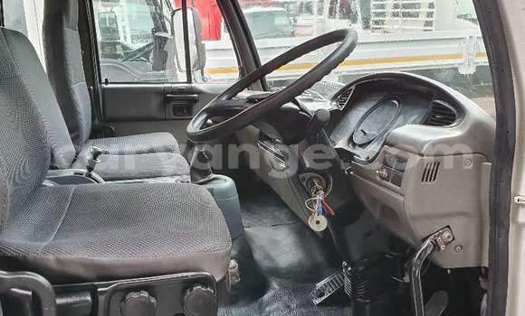 Acheter Occasion Utilitaire Caterpillar 120 Blanc à Karasburg, Karas Acheter Occasion Utilitaire Caterpillar 120 Blanc à Karasburg, Karas