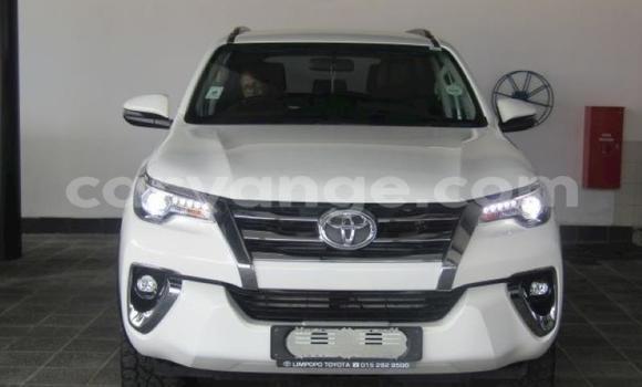 Acheter Occasion Voiture Toyota Fortuner Blanc à Gobabis, Omaheke Acheter Occasion Voiture Toyota Fortuner Blanc à Gobabis, Omaheke