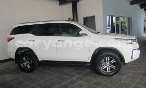 Acheter Occasion Voiture Toyota Fortuner Blanc à Gobabis, Omaheke Acheter Occasion Voiture Toyota Fortuner Blanc à Gobabis, Omaheke