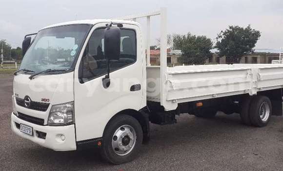 Buy Used Hino 300 Series White Truck in Henties Bay in Erongo Buy Used Hino 300 Series White Truck in Henties Bay in Erongo