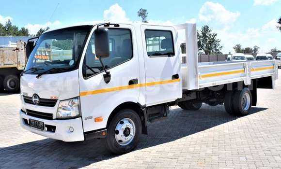 Buy Used Hino 300 Series White Truck in Henties Bay in Erongo