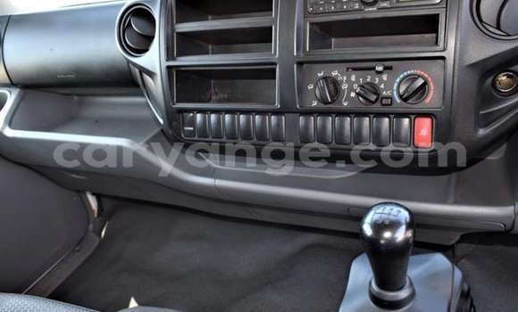 Acheter Occasion Utilitaire Hino 300 Series Blanc à Henties Bay, Erongo Acheter Occasion Utilitaire Hino 300 Series Blanc à Henties Bay, Erongo