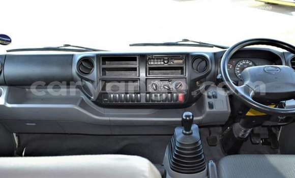 Acheter Occasion Utilitaire Hino 300 Series Blanc à Henties Bay, Erongo Acheter Occasion Utilitaire Hino 300 Series Blanc à Henties Bay, Erongo