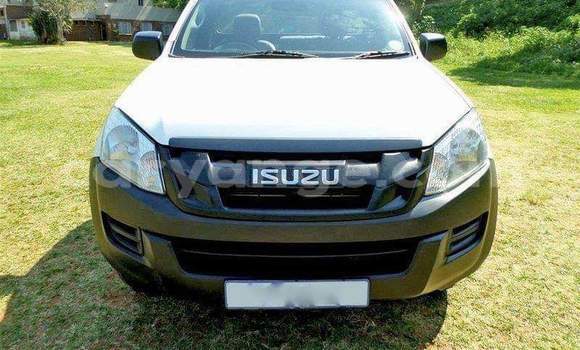 Acheter Occasion Voiture Isuzu KB Blanc à Windhoek, Namibie Acheter Occasion Voiture Isuzu KB Blanc à Windhoek, Namibie