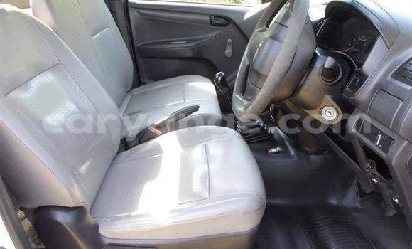 Acheter Occasion Voiture Isuzu KB Blanc à Windhoek, Namibie Acheter Occasion Voiture Isuzu KB Blanc à Windhoek, Namibie