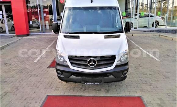 Buy Used Mercedes-Benz V-klasse White Car in Windhoek in Namibia