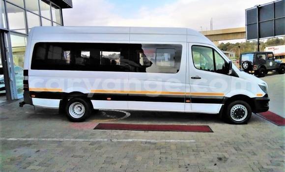 Acheter Occasion Voiture Mercedes-Benz V-klasse Blanc à Windhoek, Namibie Acheter Occasion Voiture Mercedes-Benz V-klasse Blanc à Windhoek, Namibie