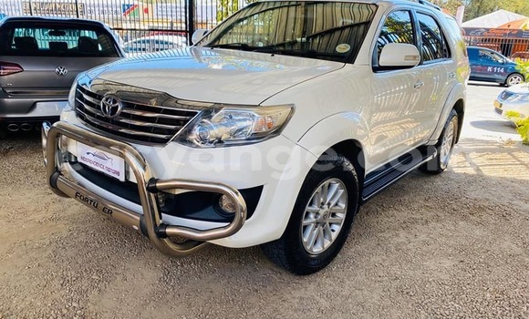 Acheter Occasion Voiture Toyota 4Runner Blanc à Windhoek, Namibie Acheter Occasion Voiture Toyota 4Runner Blanc à Windhoek, Namibie