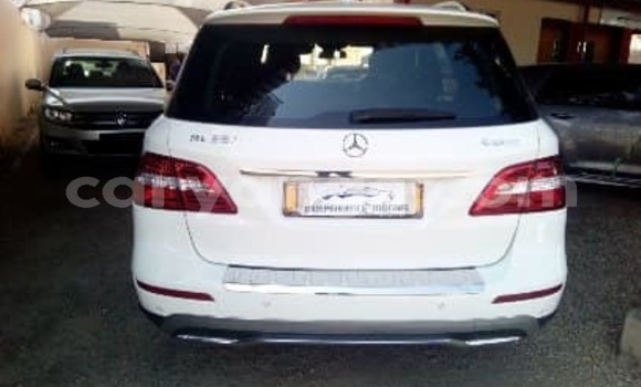 Acheter Occasion Voiture Mercedes-Benz ML–Class Blanc à Windhoek, Namibie Acheter Occasion Voiture Mercedes-Benz ML–Class Blanc à Windhoek, Namibie