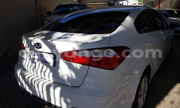 Acheter Occasion Voiture Kia Cerato Blanc à Windhoek, Namibie Acheter Occasion Voiture Kia Cerato Blanc à Windhoek, Namibie