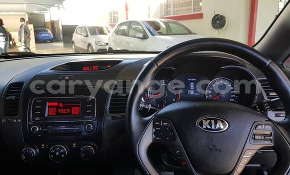 Acheter Occasion Voiture Kia Cerato Blanc à Windhoek, Namibie Acheter Occasion Voiture Kia Cerato Blanc à Windhoek, Namibie