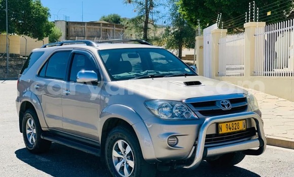 Acheter Occasion Voiture Toyota Fortuner Beige à Windhoek, Namibie