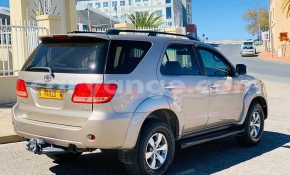 Acheter Occasion Voiture Toyota Fortuner Beige à Windhoek, Namibie Acheter Occasion Voiture Toyota Fortuner Beige à Windhoek, Namibie