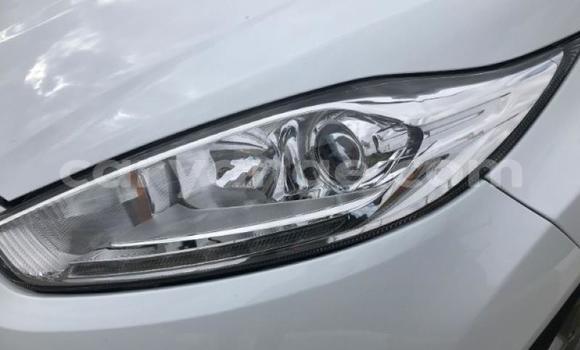 Acheter Occasion Voiture Ford Fiesta Blanc à Gobabis, Omaheke Acheter Occasion Voiture Ford Fiesta Blanc à Gobabis, Omaheke