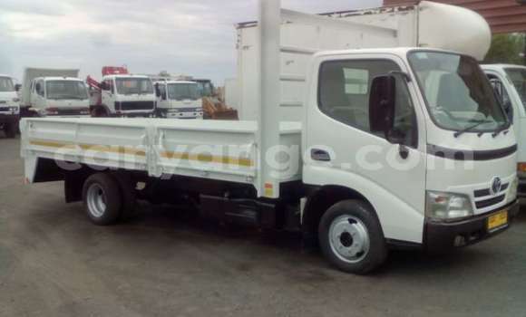 Buy Used Toyota Dyna White Truck in Henties Bay in Erongo