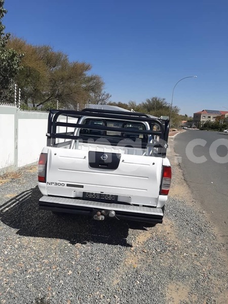 Big with watermark nissan np 300 namibia windhoek 13179