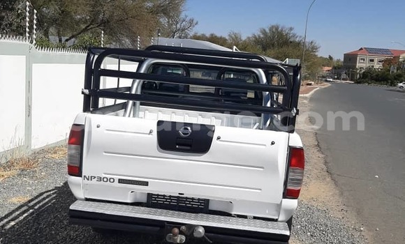 Acheter Occasion Voiture Nissan NP 300 Blanc à Windhoek, Namibie Acheter Occasion Voiture Nissan NP 300 Blanc à Windhoek, Namibie
