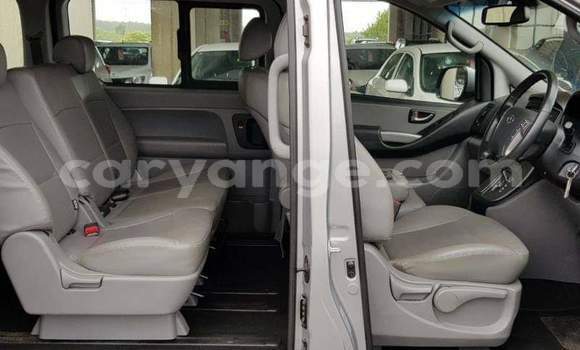 Acheter Occasion Voiture Hyundai H1 Gris à Windhoek, Namibie Acheter Occasion Voiture Hyundai H1 Gris à Windhoek, Namibie