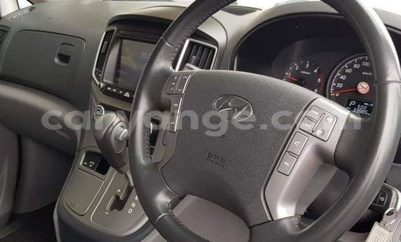 Acheter Occasion Voiture Hyundai H1 Gris à Windhoek, Namibie Acheter Occasion Voiture Hyundai H1 Gris à Windhoek, Namibie
