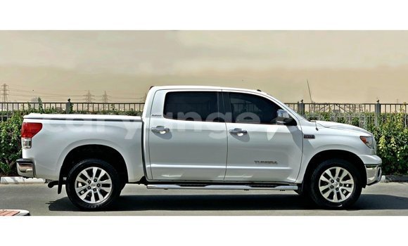 Acheter Import Voiture Toyota Tundra Blanc à Import - Dubai, Namibie Acheter Import Voiture Toyota Tundra Blanc à Import - Dubai, Namibie